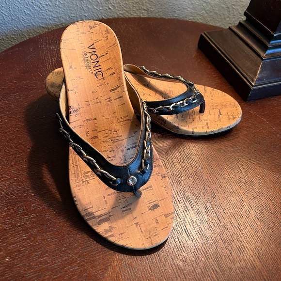 Like new Vionic Aruba sandal sz 7 - Picture 1 of 11